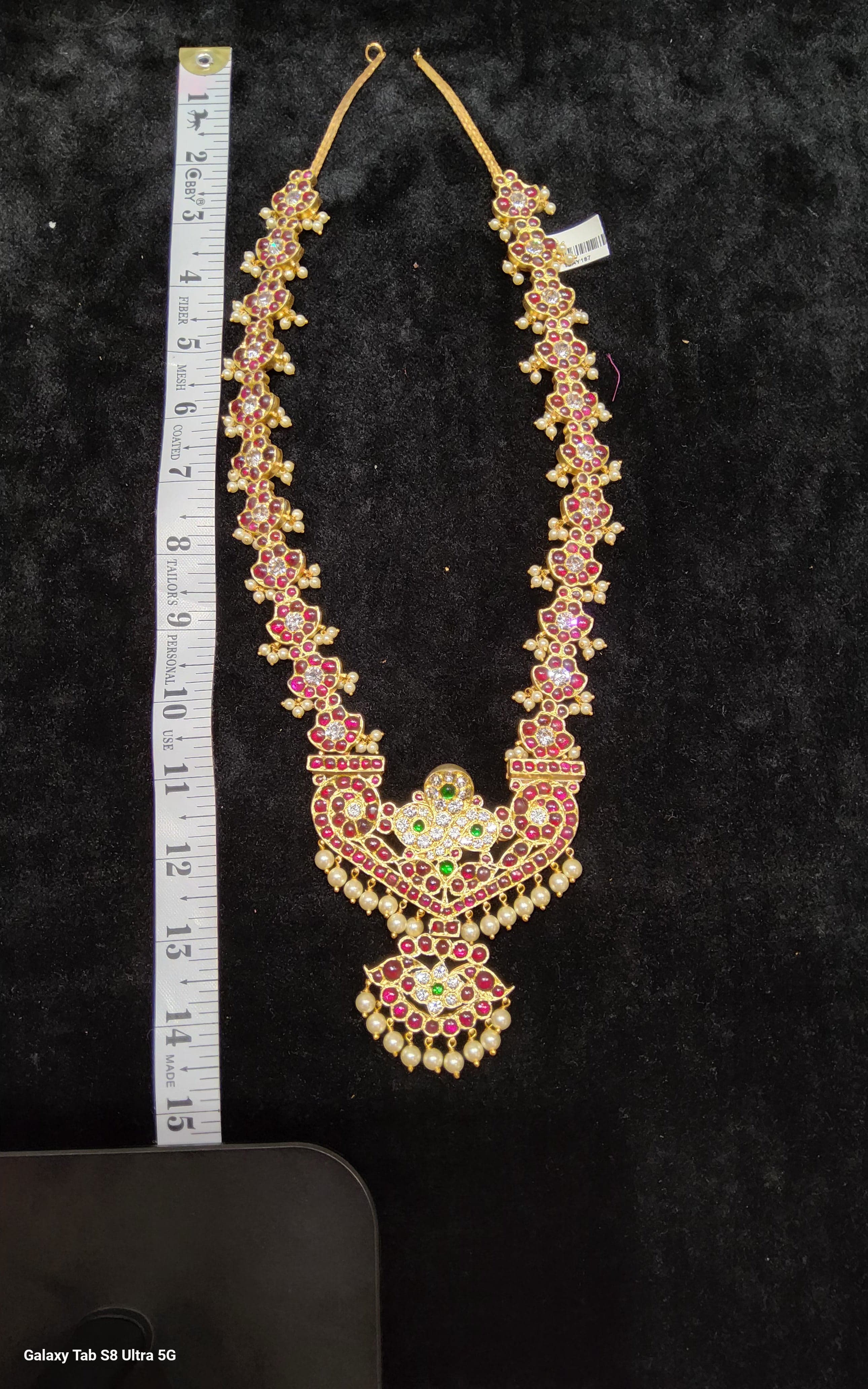 Handmade Nagar Mahari Mahudam Malai. Original temple jewellery pendant detail, gold and silver.