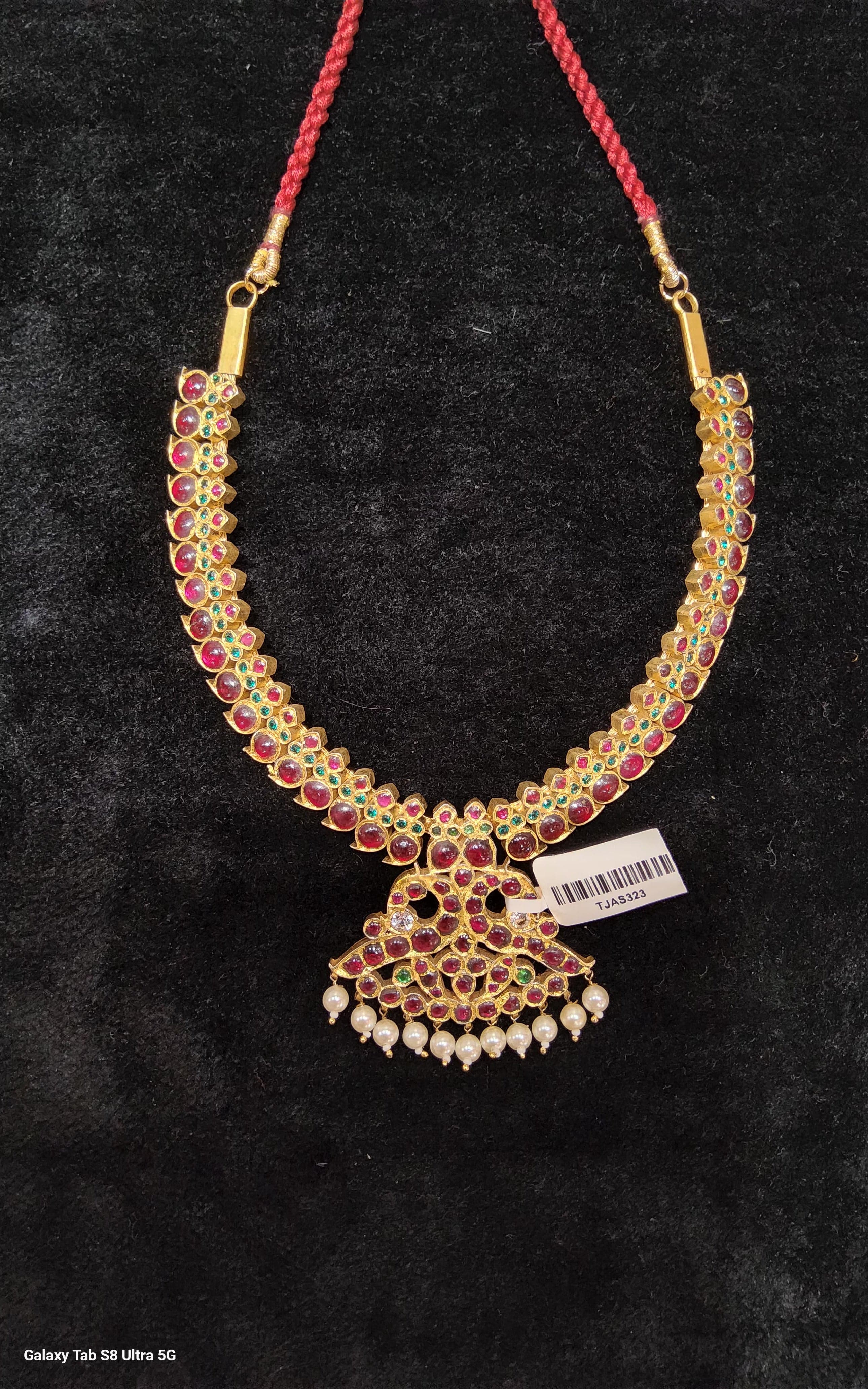 Mango Malai Temple Jewellery: Single Stone necklace close up, traditional Indian jewelry