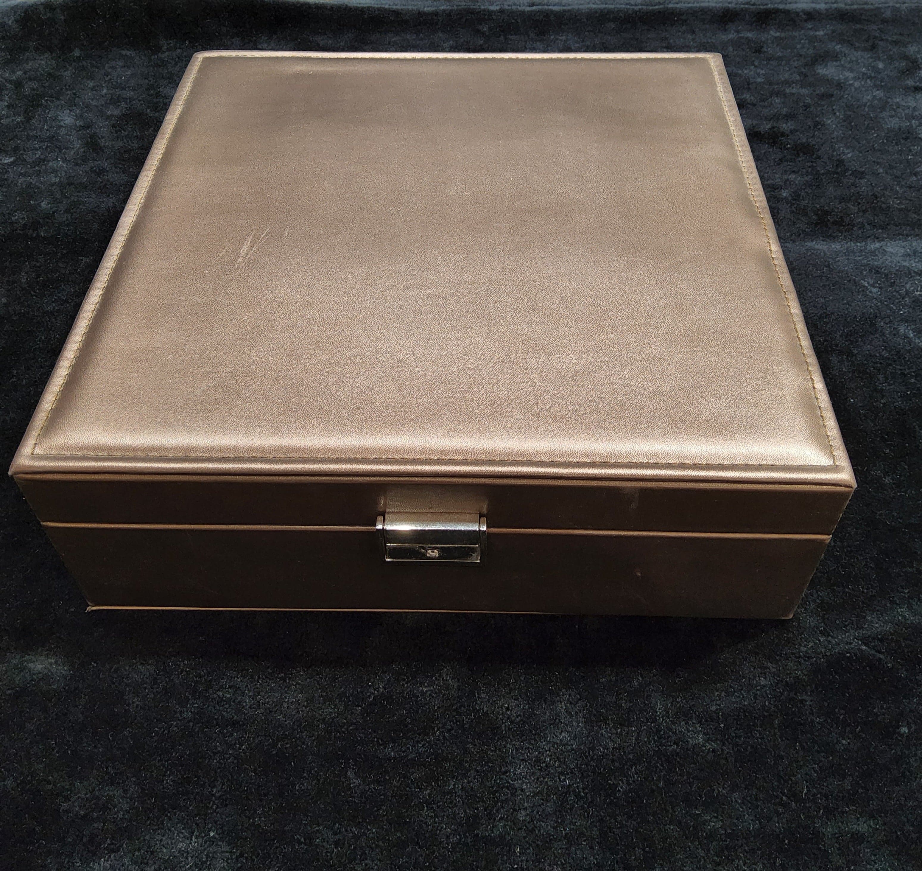 Jewellery Box: Close-up of the clasp and hinges, demonstrating quality construction.