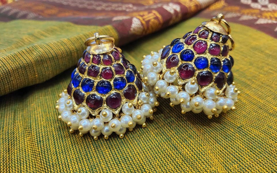 Original Temple Jewellery, Jummiki, silver base gold leaf, kemp stones, side view.