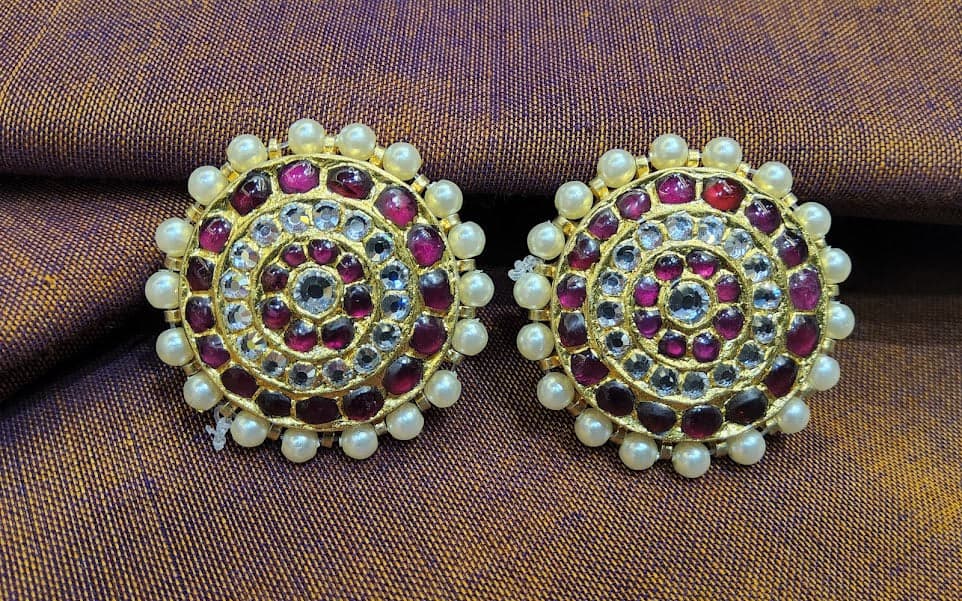 Stud | 3 Lines | Temple Jewellery - jummiki close-up, silver base gold leaf kemp stone detailing