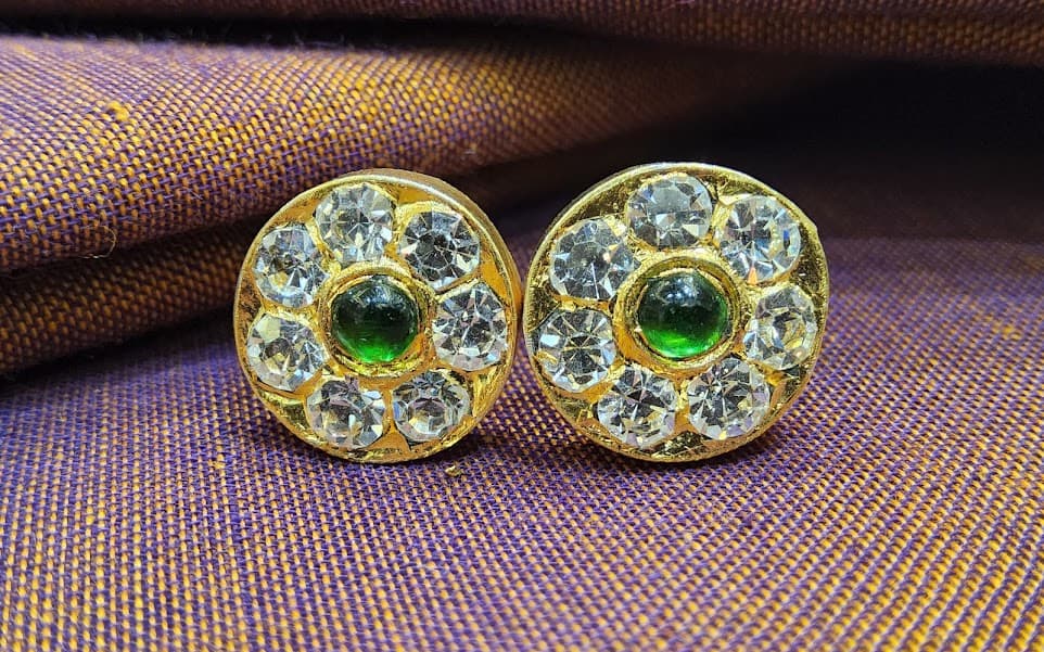 Round Temple Stud earring. Antique gold finish, kemp stones. Perfect for bridal looks.