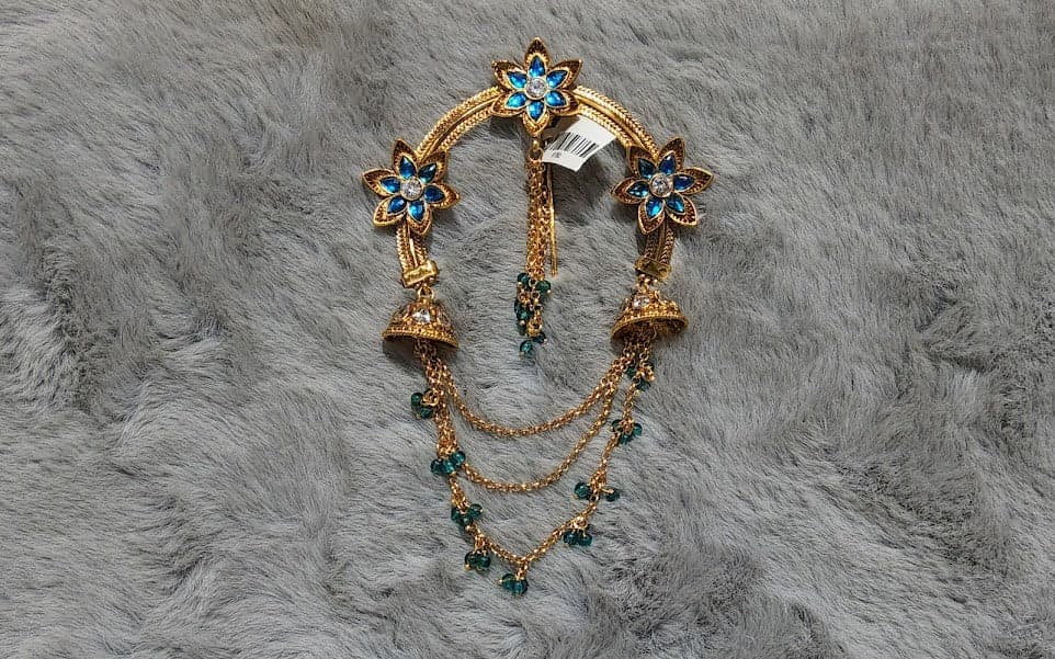 Antique Jada Billai Floral Arch: Full view of hair ornament, ideal for dance performances.
