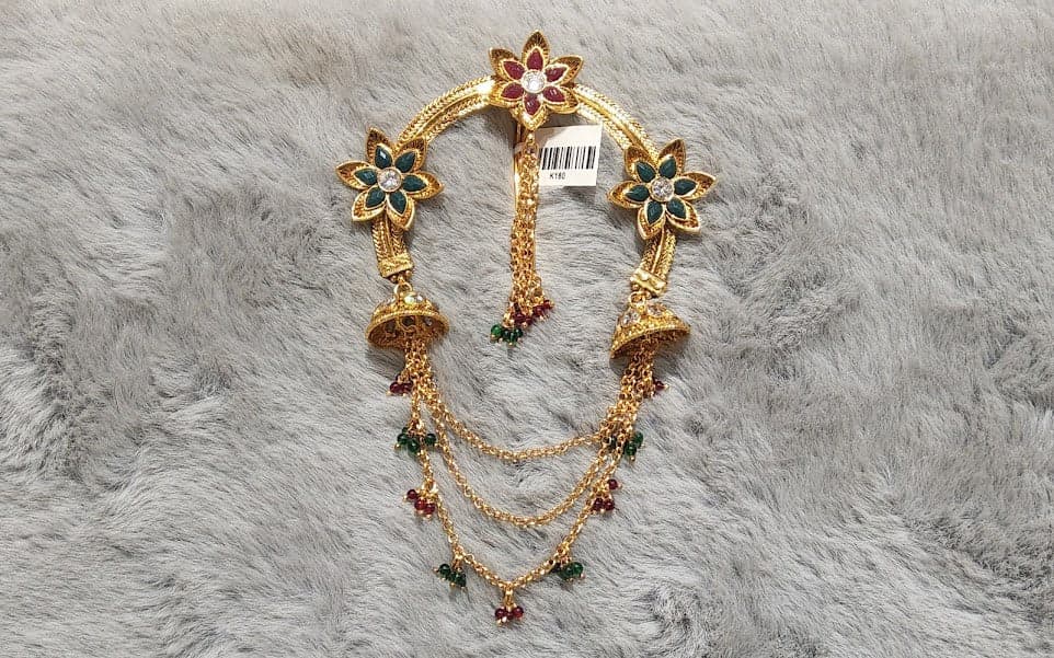 Floral Arch Jada Billai - Antique: Three floral motifs with antique gold finish.