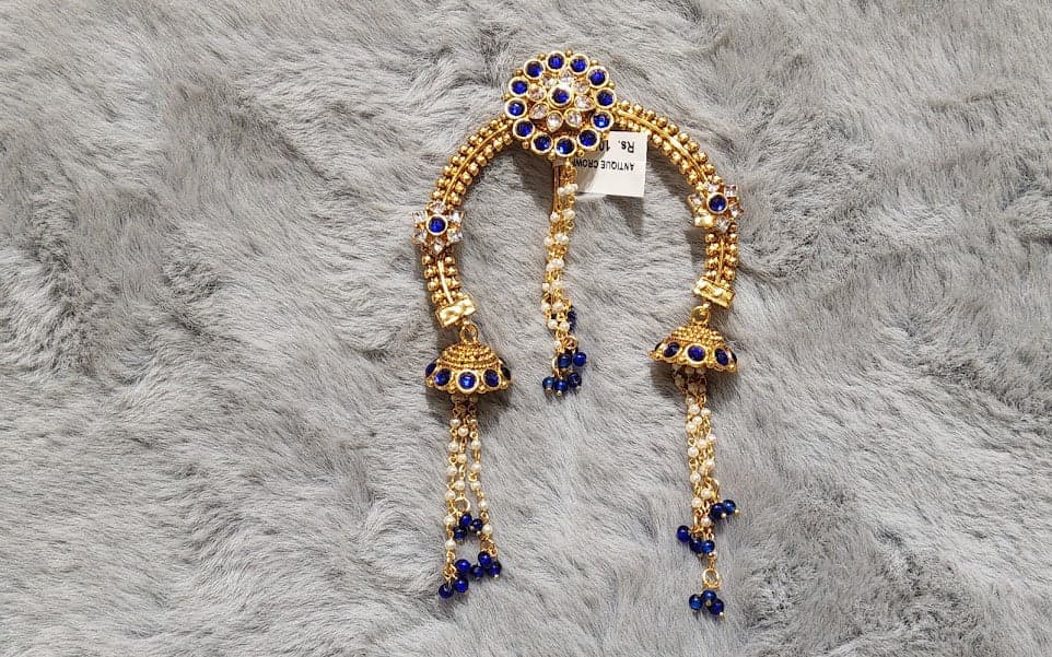 Floral Arch Jada Billai: Antique finish hair jewelry with secure fitting.