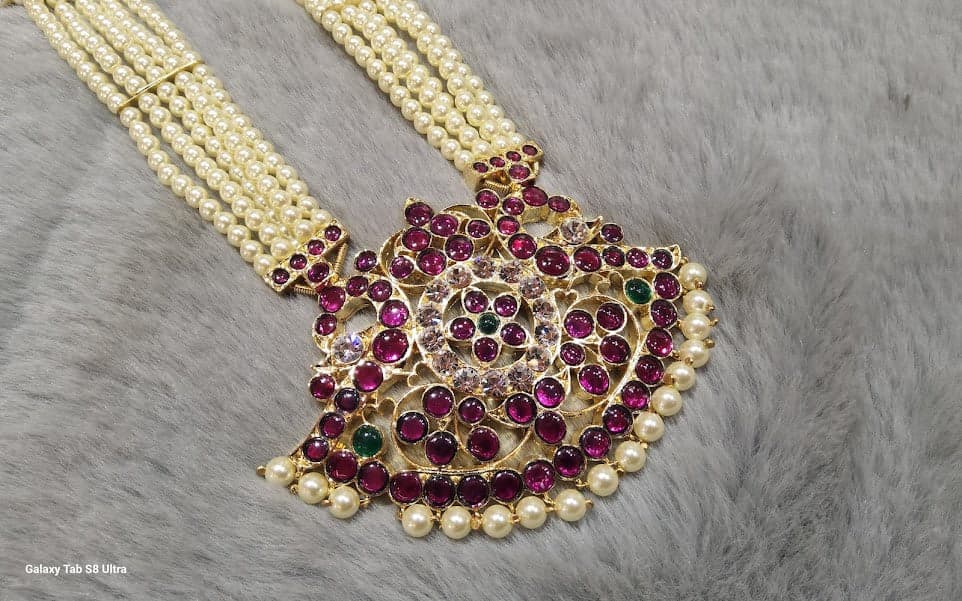 MOON 5 LN Pearl Haram: Full view of 5-line pearl necklace with copper Pathakam pendant, Indian jewelry