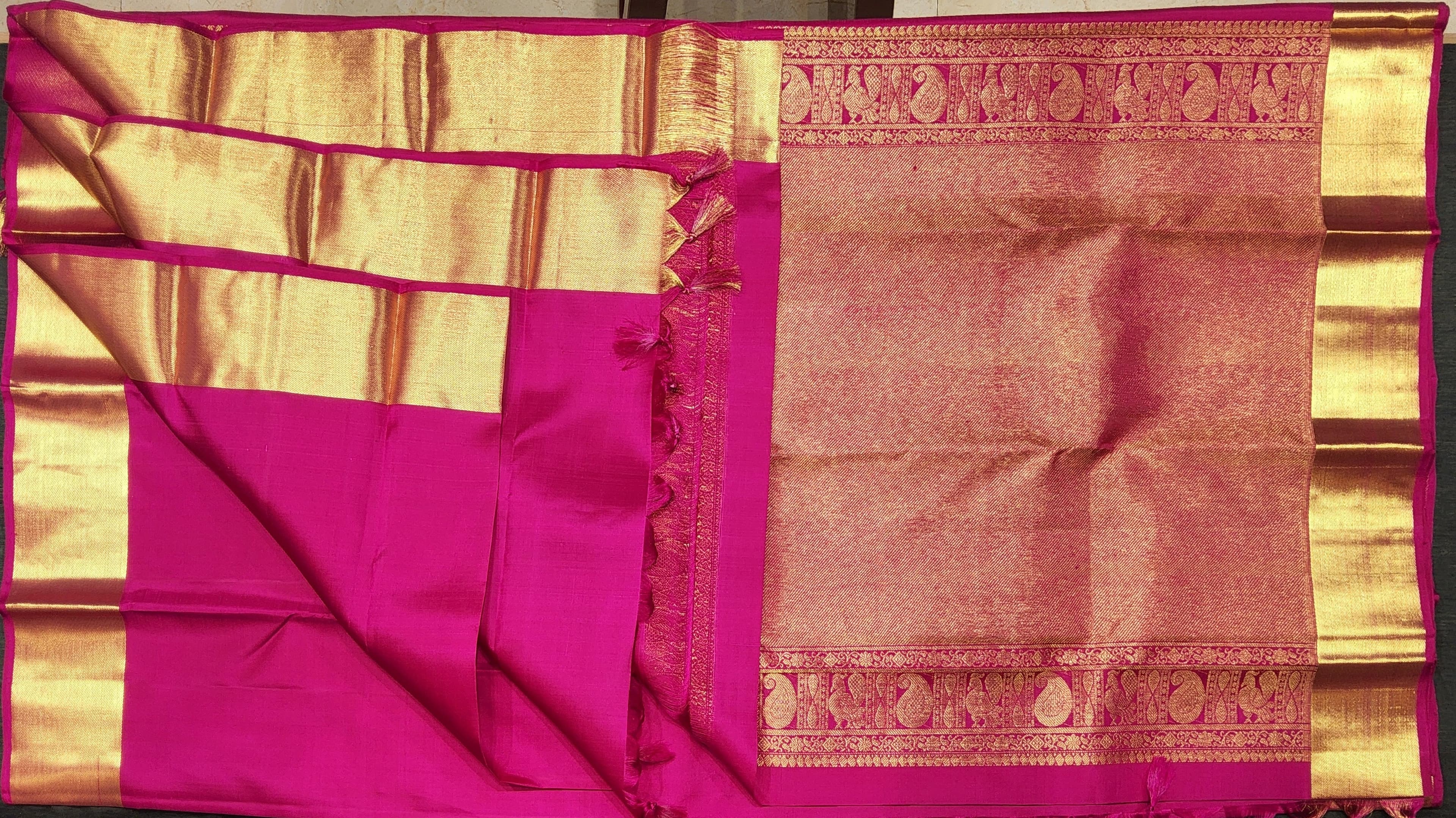 Pure Kanchipuram Silk Saree SPR658: Detailed view of traditional zari work.