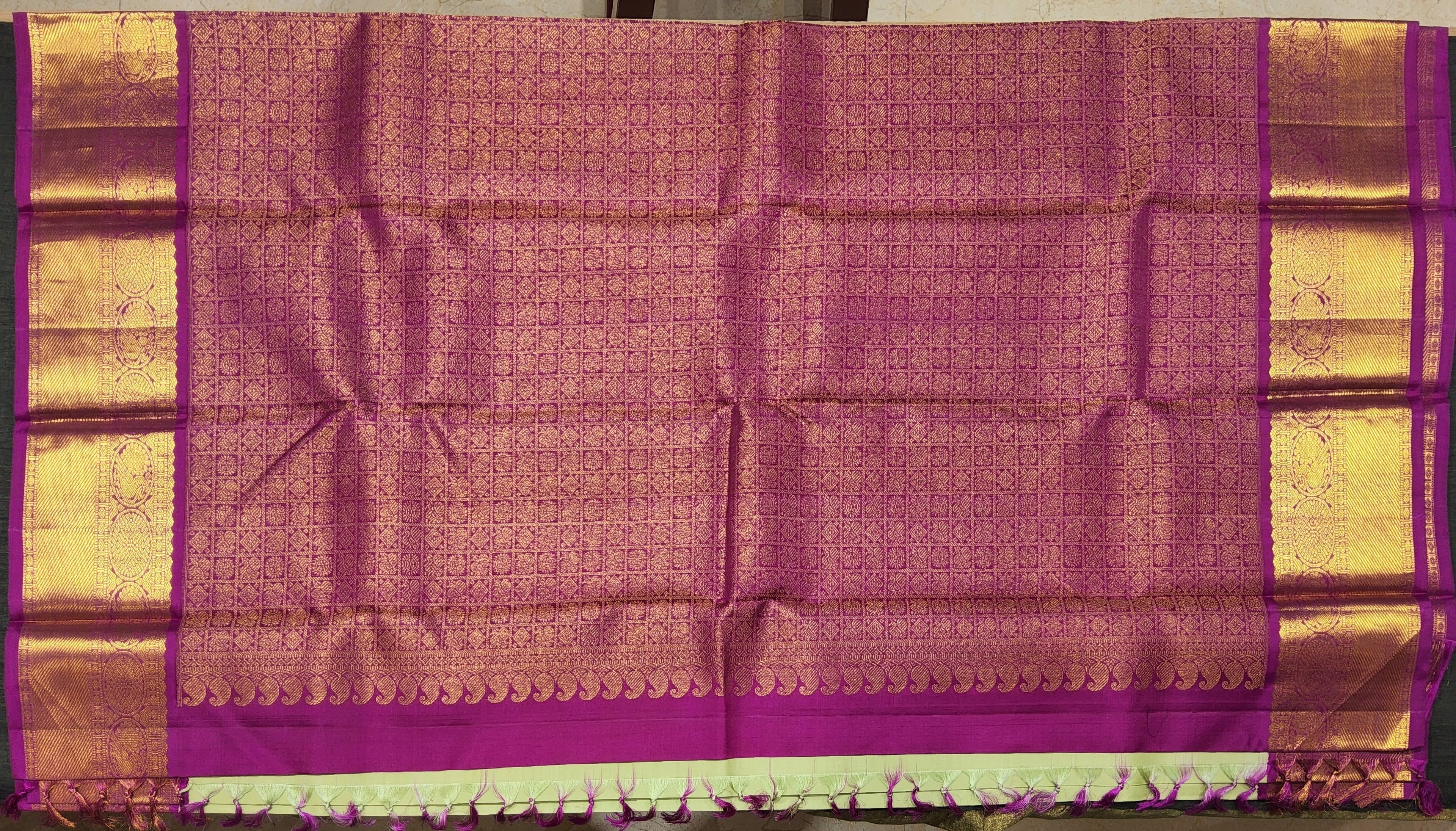 HSN01 Light Green Kanchipuram Saree. Pink pallu detail, pure silk weave.