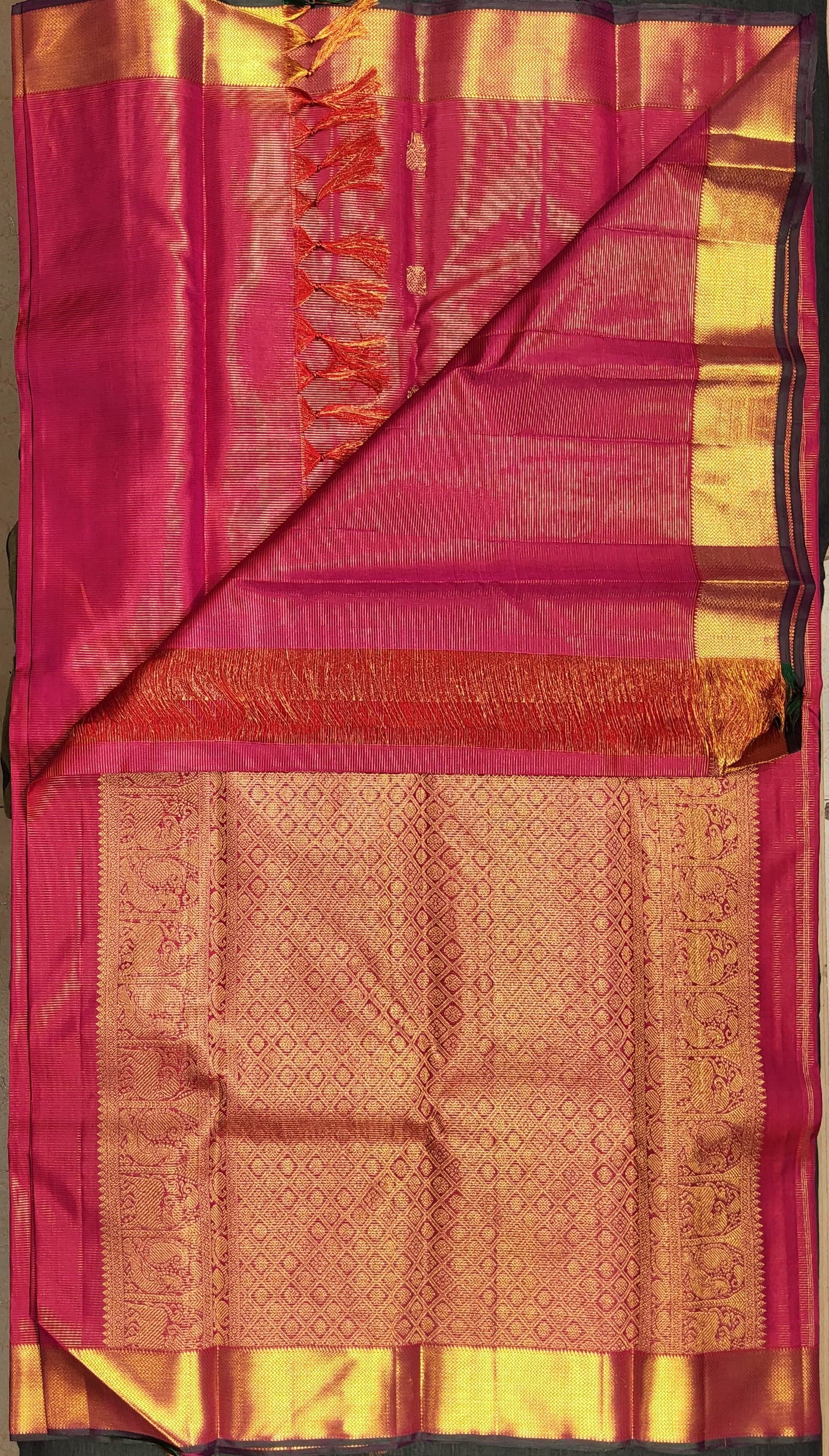 Majentha Kanchipuram saree (SESS15) drape detail. Suitable as a Bharatanatyam practice saree.