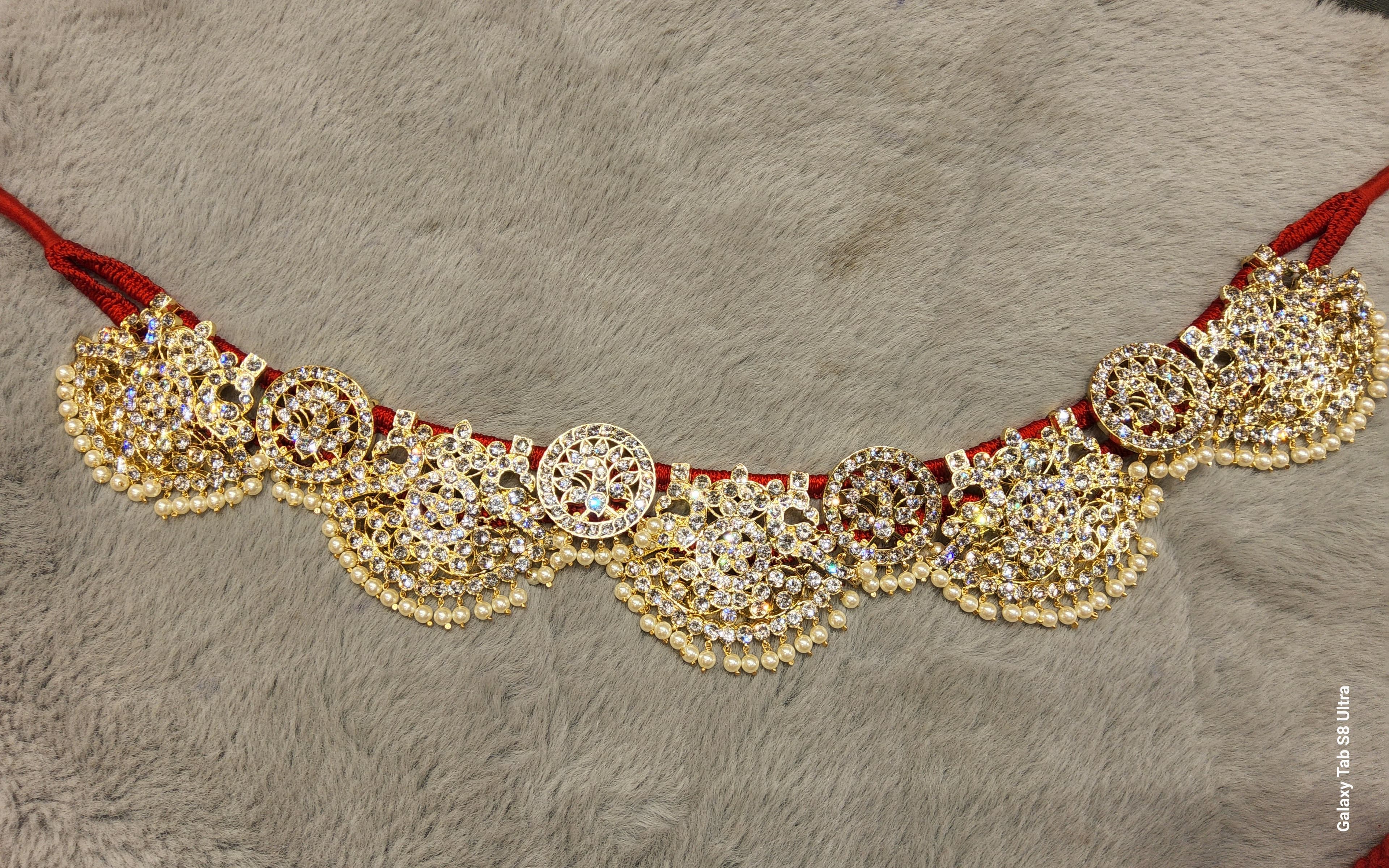 Bharatanatyam jewellery set. Includes hip belt (oddiyanam) for a complete dance costume look.