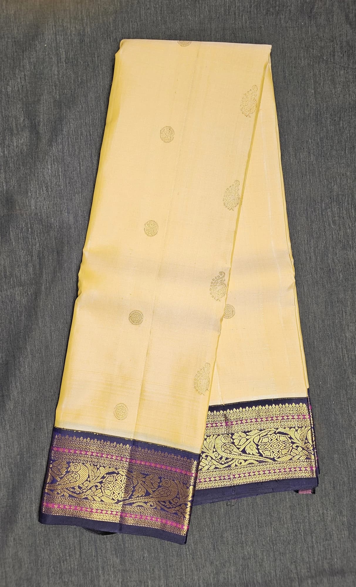 White with Navy Blue | Kanchipuram Silk Saree | Arangetram | SESS43