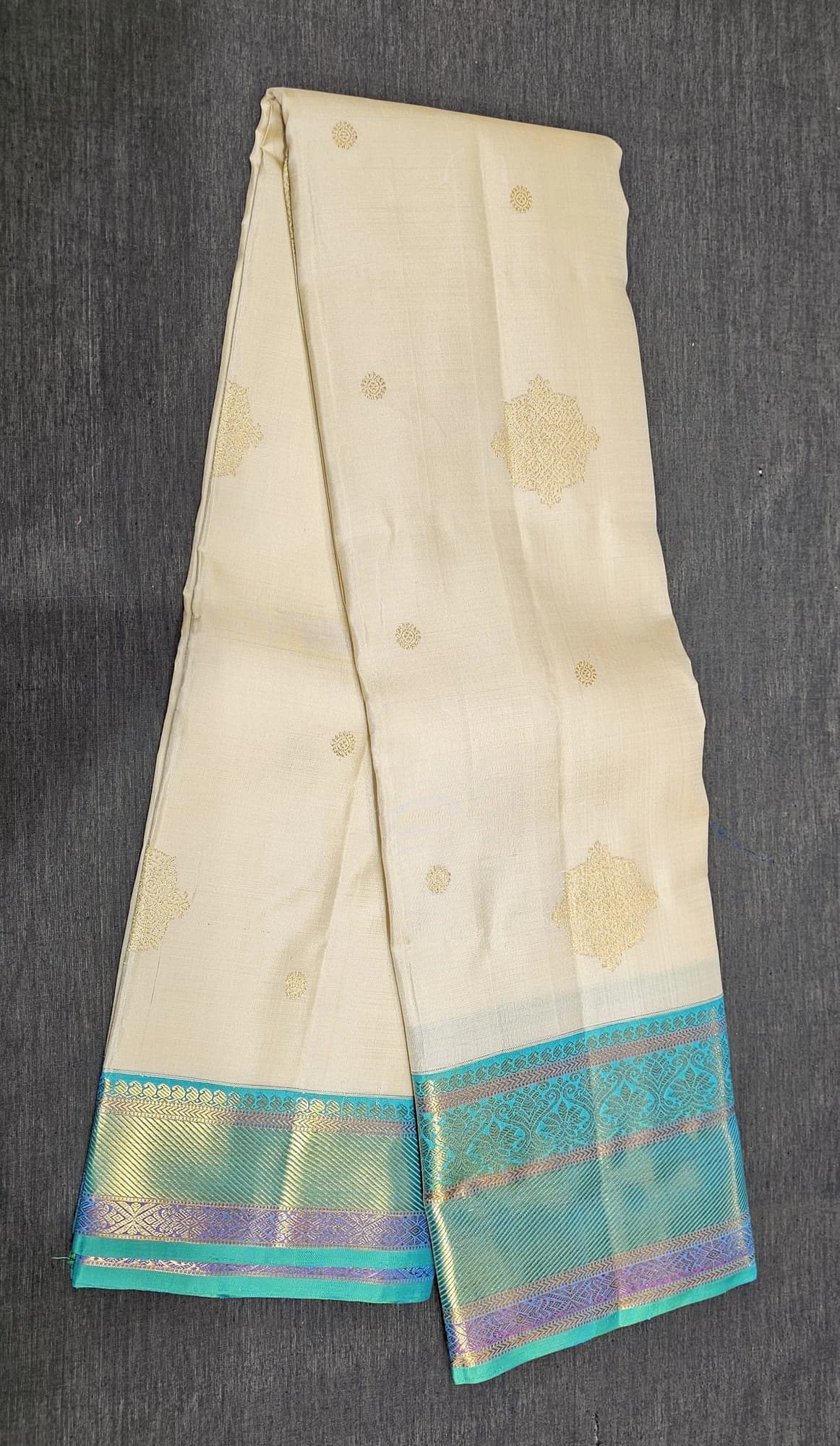Off White w Green |  Kanchipuram Silk Saree | SESS94