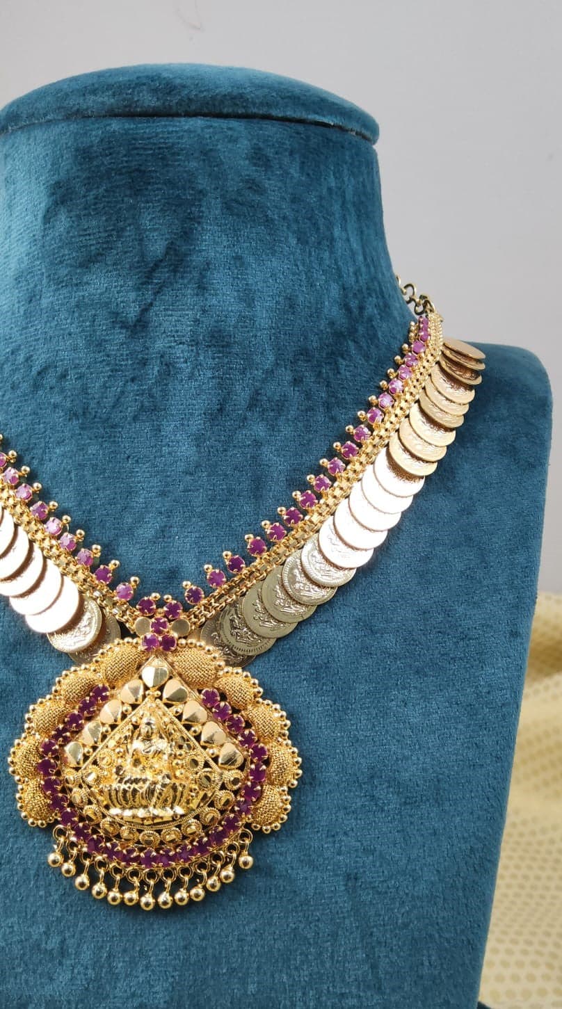 Kasumala: New Collections pendant necklace, closeup of gemstone and gold detailing.