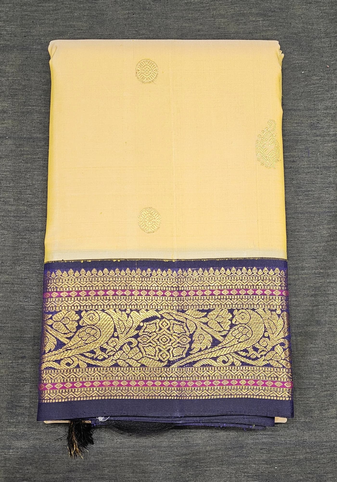 White with Navy Blue | Kanchipuram Silk Saree | Arangetram | SESS43