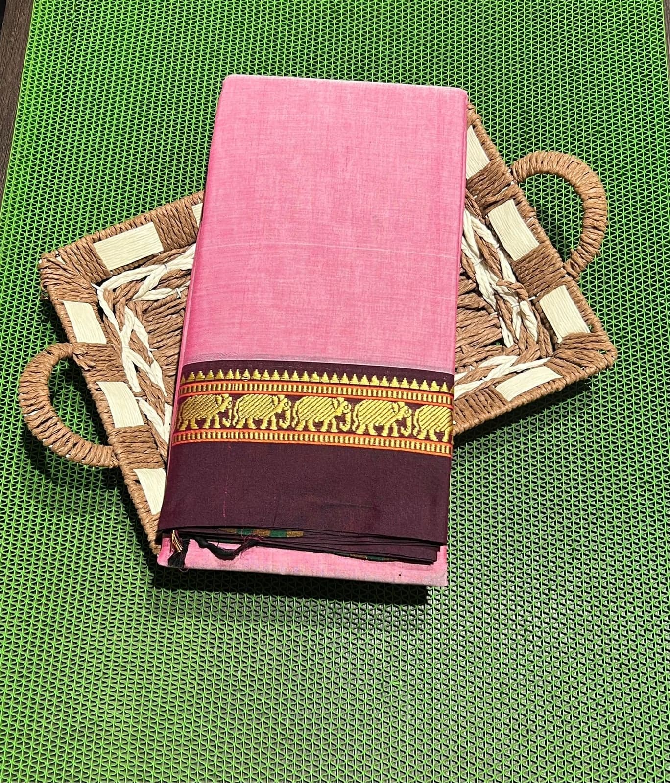 Close up of velcro fastening on ReadyMade Practice Saree. Adjustable fit dance saree.