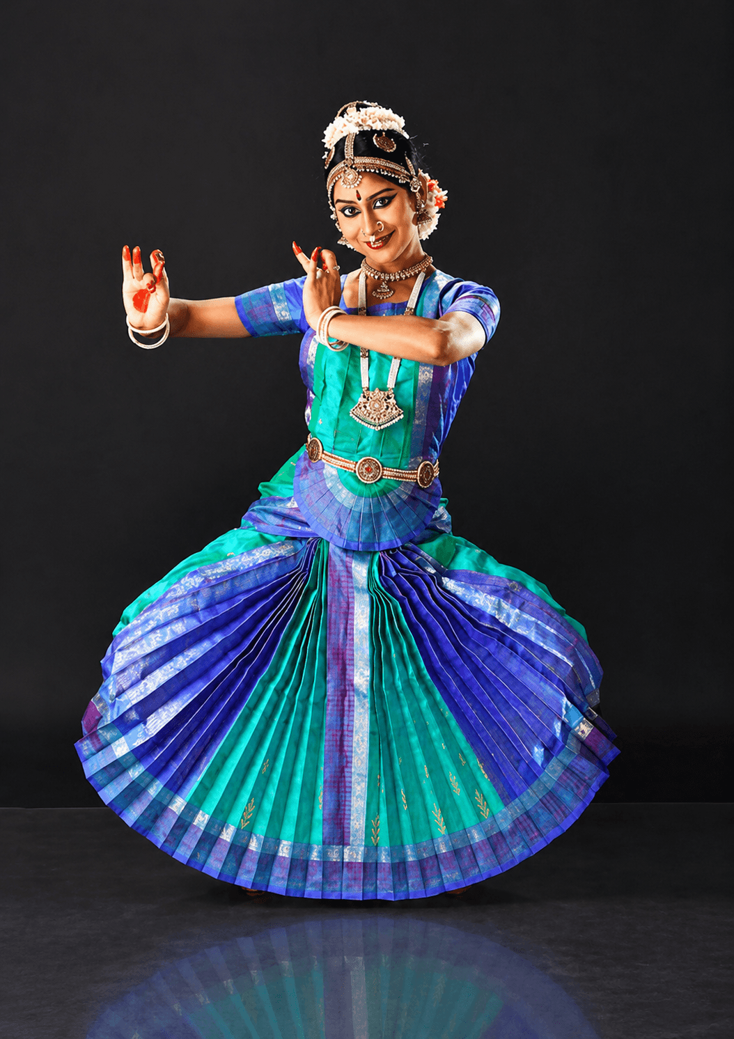 Dwaraka style Bharatnatyam costume design by Shanthi Tailors, authentic silk split pallu detail, custom tailored.