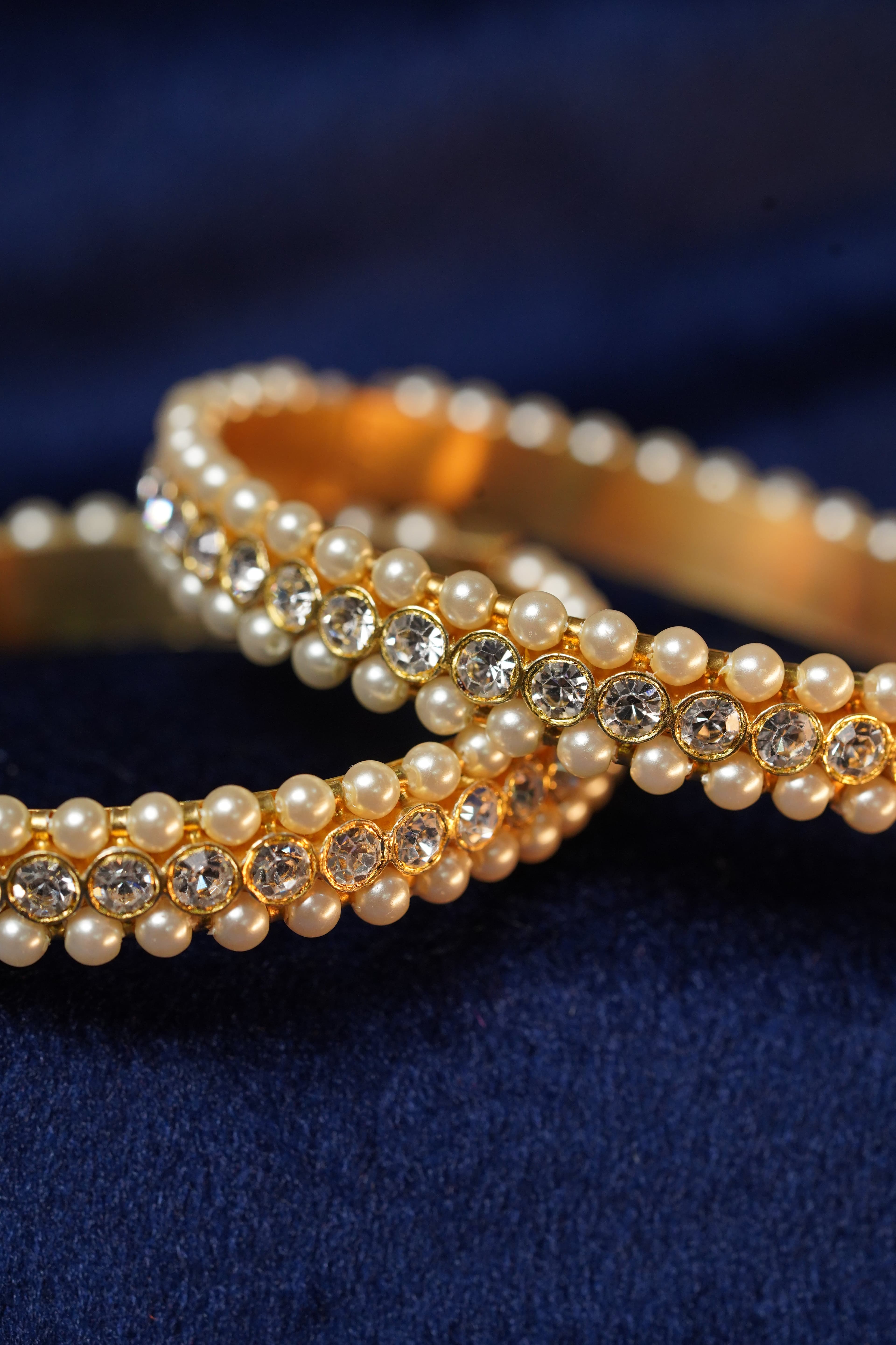Pearls Bangle: Open screw type, wrist jewelry. Fashion bangle with pearls.