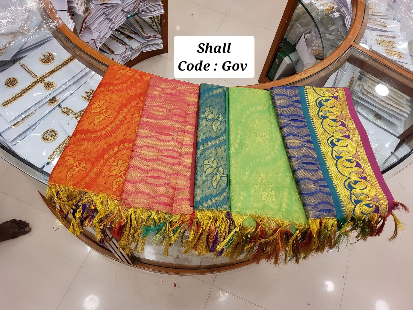 Traditional Ponnadai Shawl close-up, used in Arangetram meaning ceremonies. Shanthi Tailors.