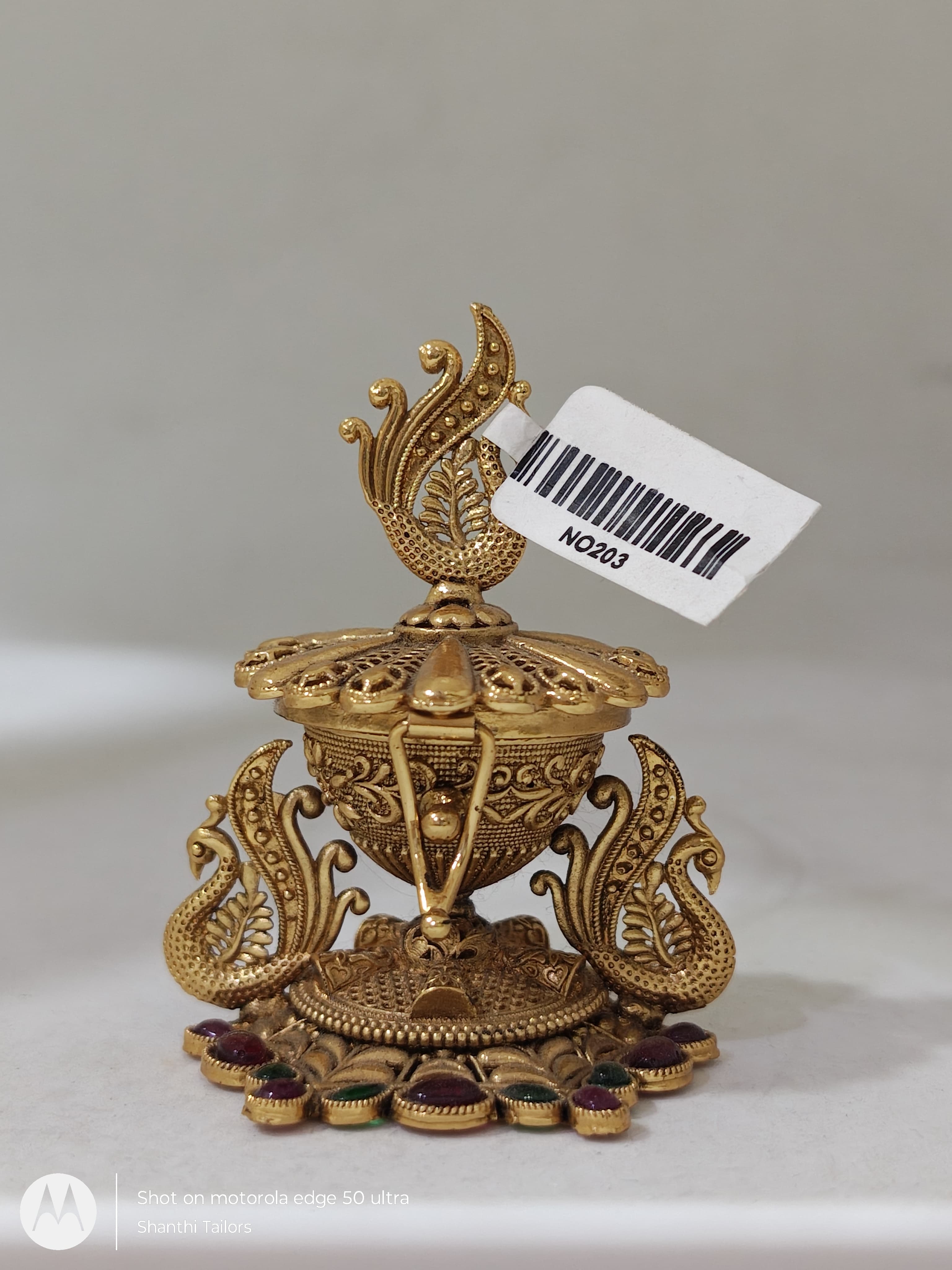 Traditional Sindoor Box: Compact and lightweight for dressing table use. Ethnic gift.