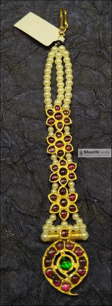 Star Chutti Tikka: Original Temple Jewellery. Leaf-gold design, forehead placement for Bharatanatyam, Kuchipudi.