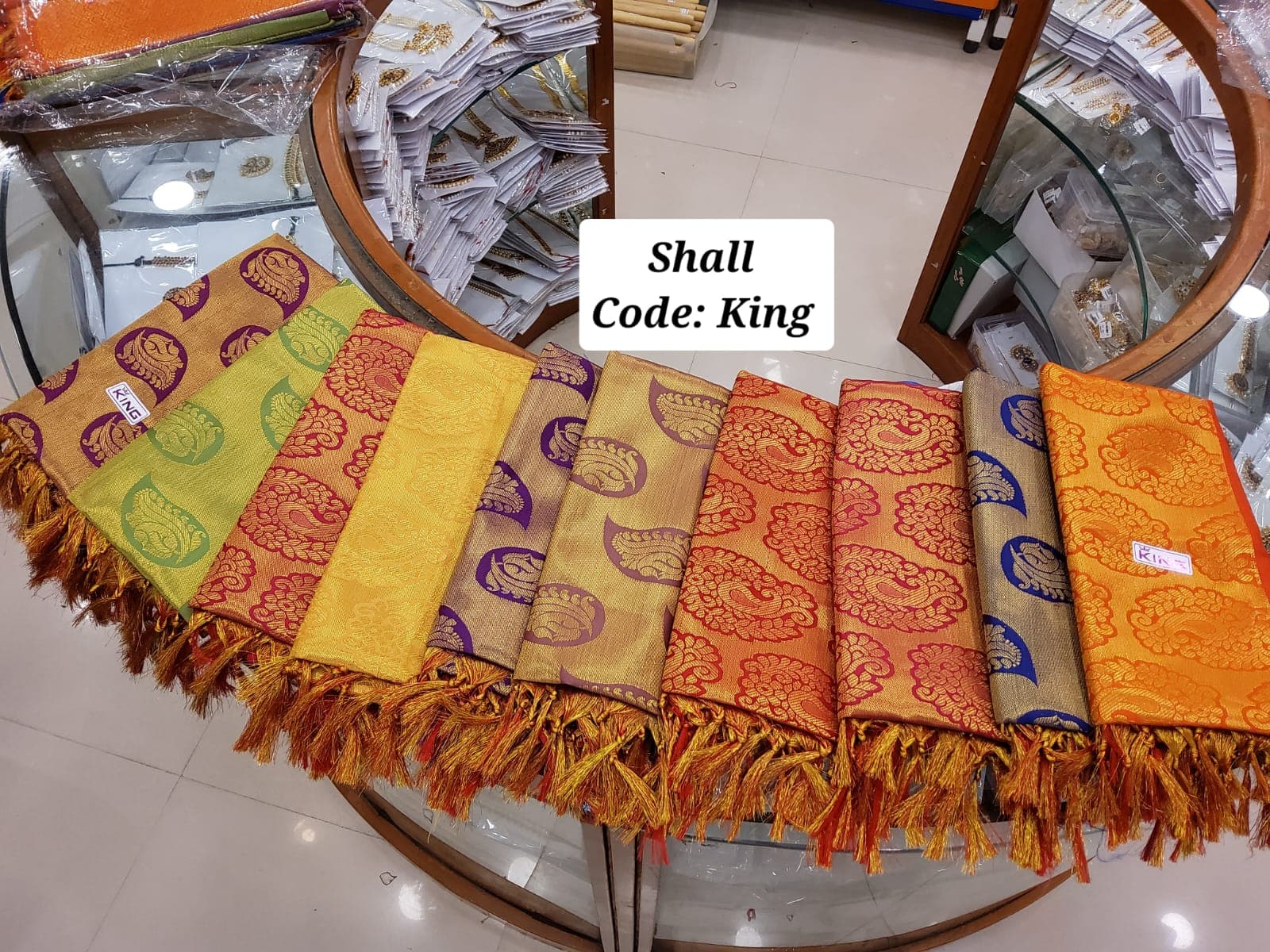 Arangetram Ponnadai Shawl detail, Shanthi Tailors Chennai, gold trim.