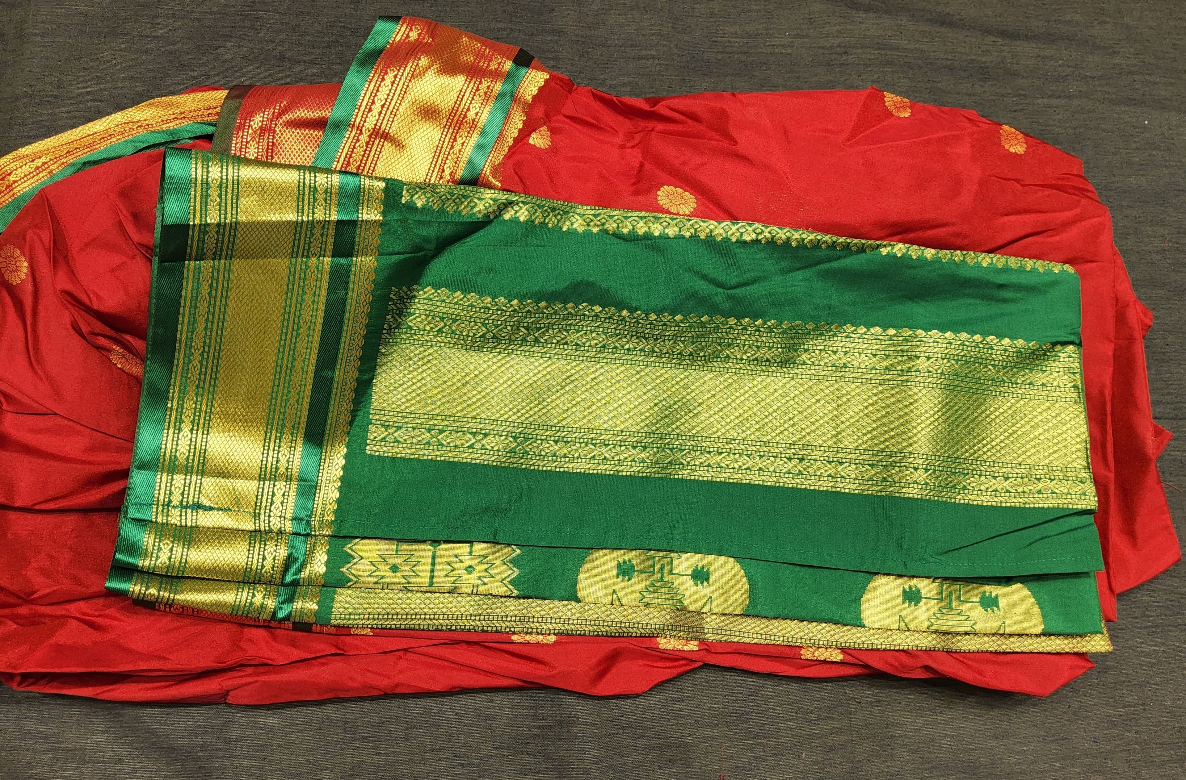 Madi Saree: Close-up of gold zari temple design on pallu, authentic silk, ideal for dance practice saree.