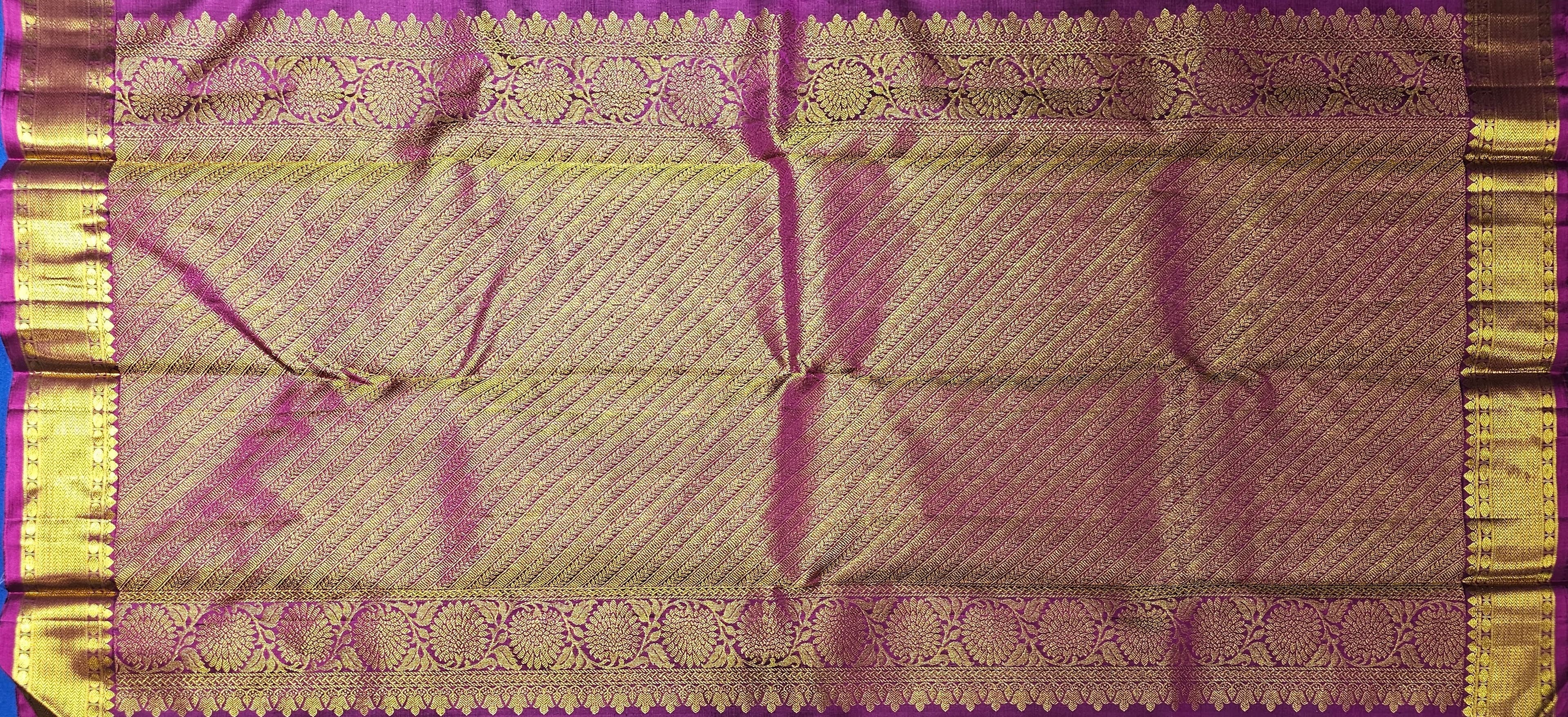 Full view of dark green Kanchipuram authentic silk saree. Dharmavaram pattu sarees inspiration.