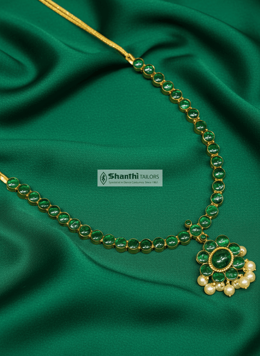 Double Side Attigai: Silver Kemp stone Temple Jewellery - side view showing detailing.