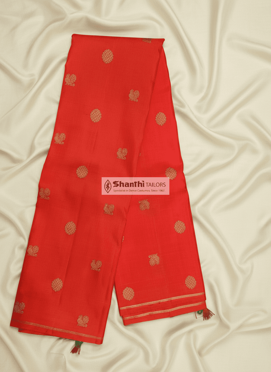 Red Green 2G Kanchipuram Silk Saree SVO29: Full view of traditional handwoven saree.