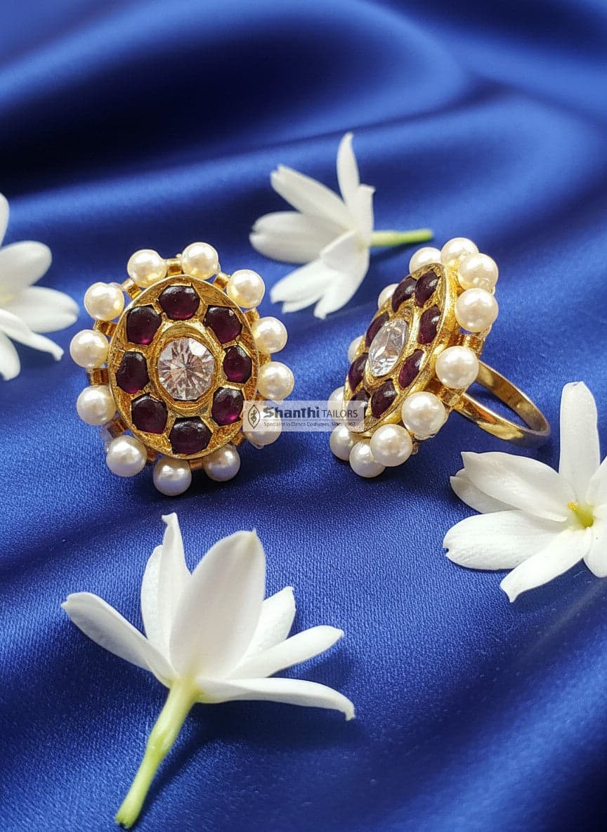 Adjustable temple ring, silver base gold leaf. Shanthi Tailors Chennai. Bharatanatyam jewellery close up.