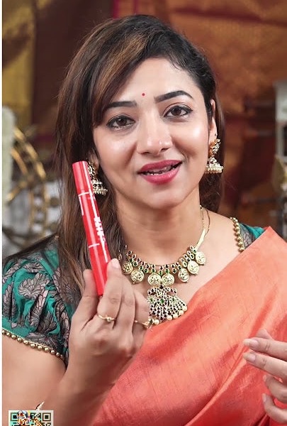 A Shanthi Tailors presenter holding the NYRA Alta pen